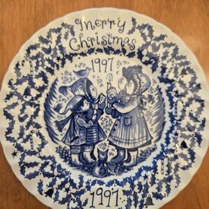 1997 Royal Crownford Collectible Christmas Plate